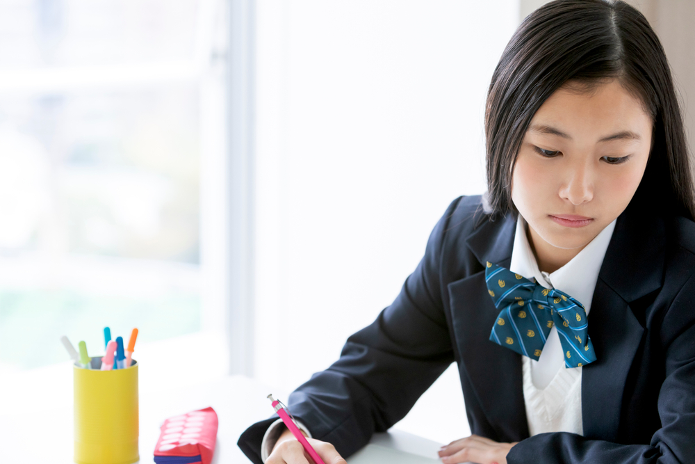 勉強する学生